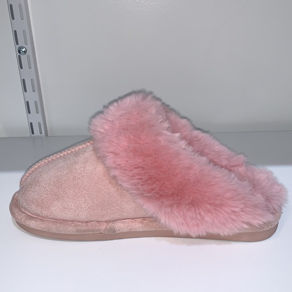 FUZZY PINK FUR SLIPPERS - Picture 5 of 6